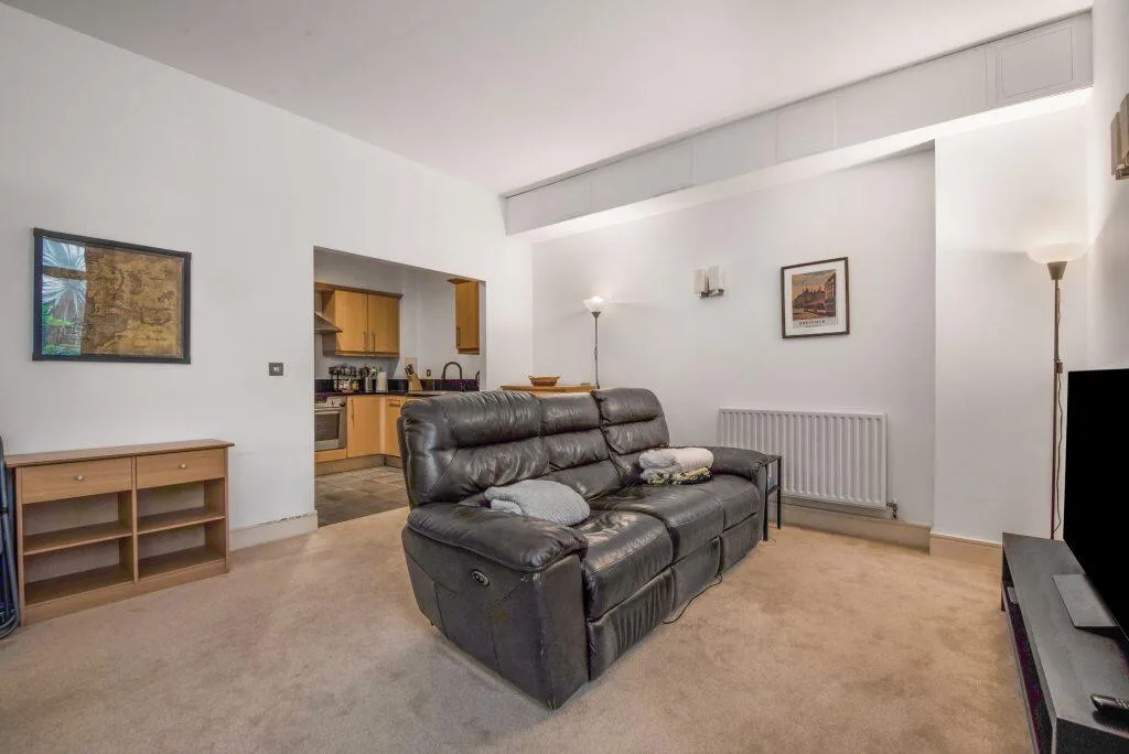 2 bedroom ground floor flat for rent