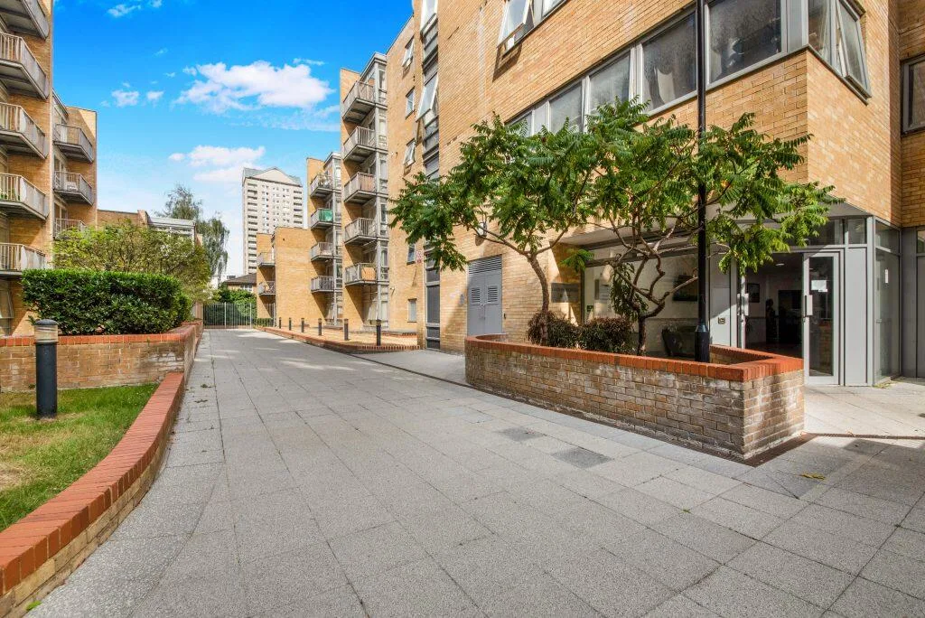 2 bedroom ground floor flat for rent