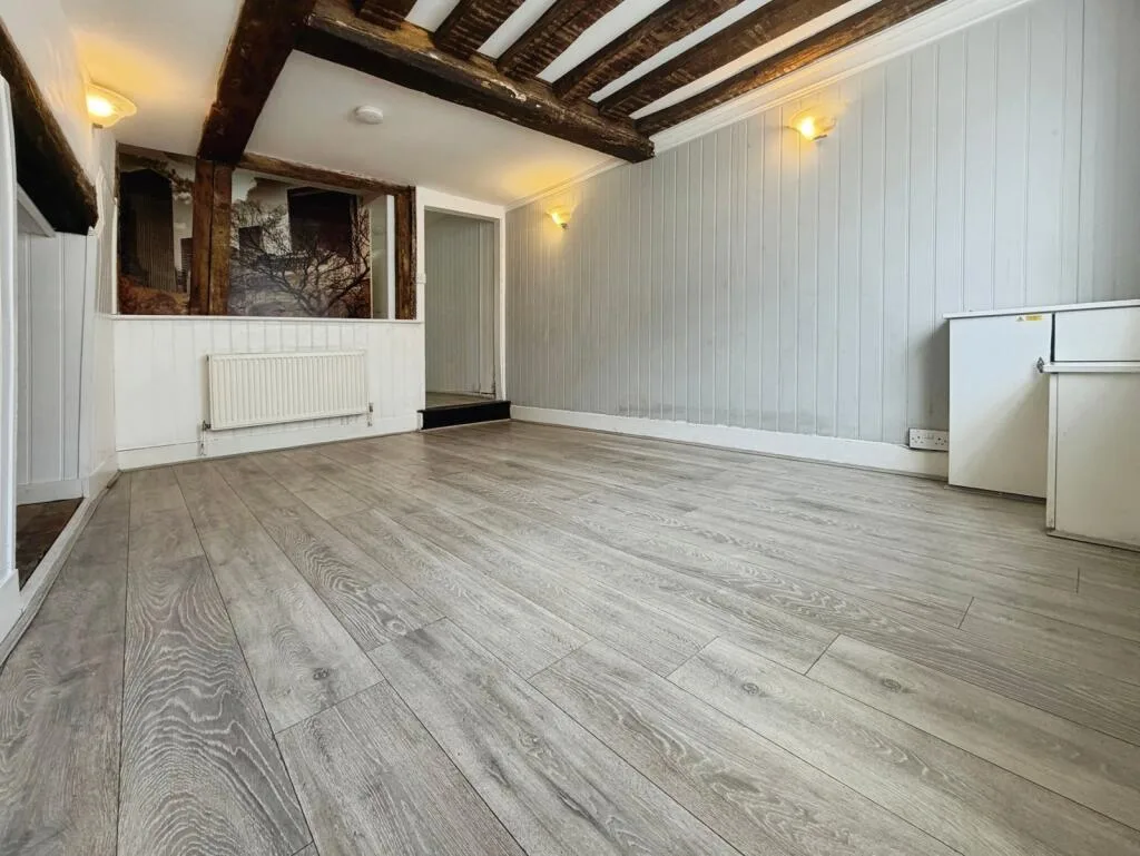 4 bedroom end of terrace house for rent