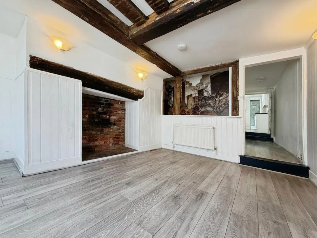 4 bedroom end of terrace house for rent