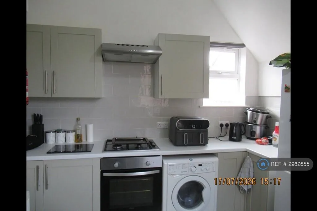 3 bedroom end of terrace house for rent