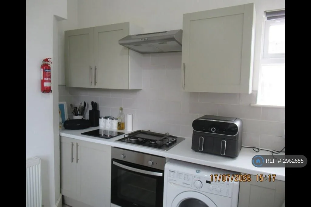 3 bedroom end of terrace house for rent