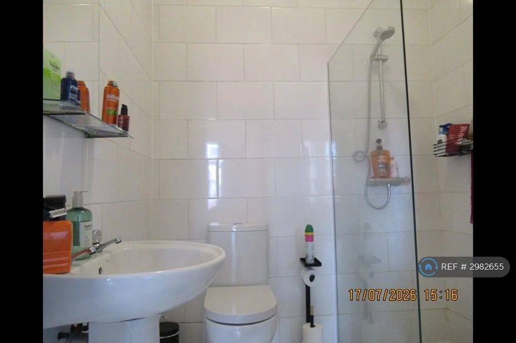 3 bedroom end of terrace house for rent