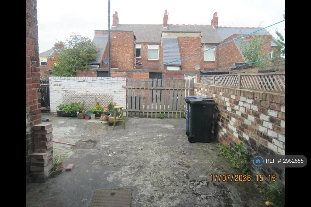 3 bedroom end of terrace house for rent
