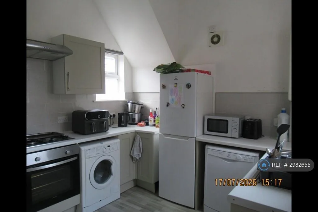 3 bedroom end of terrace house for rent