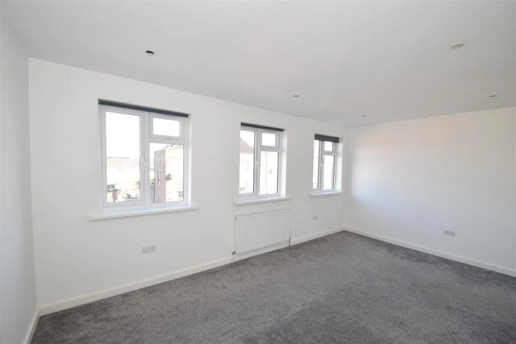 3 bedroom flat for rent