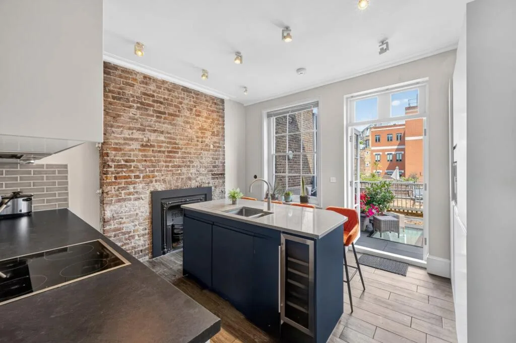 2 bedroom maisonette for rent