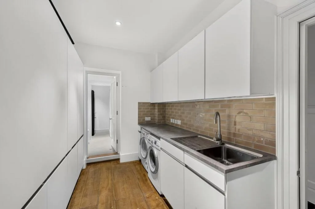 2 bedroom maisonette for rent