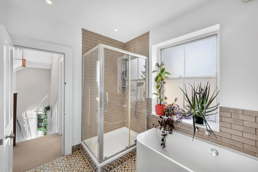2 bedroom maisonette for rent