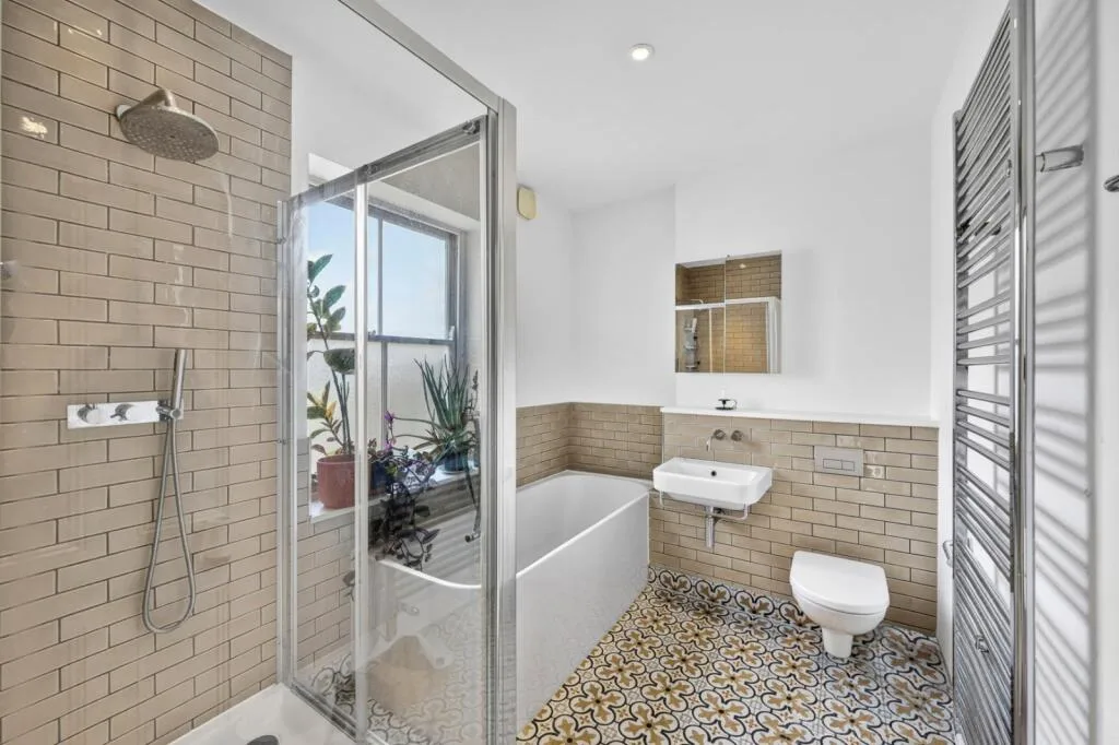2 bedroom maisonette for rent
