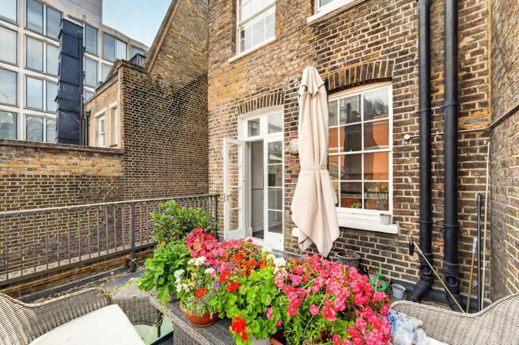 2 bedroom maisonette for rent
