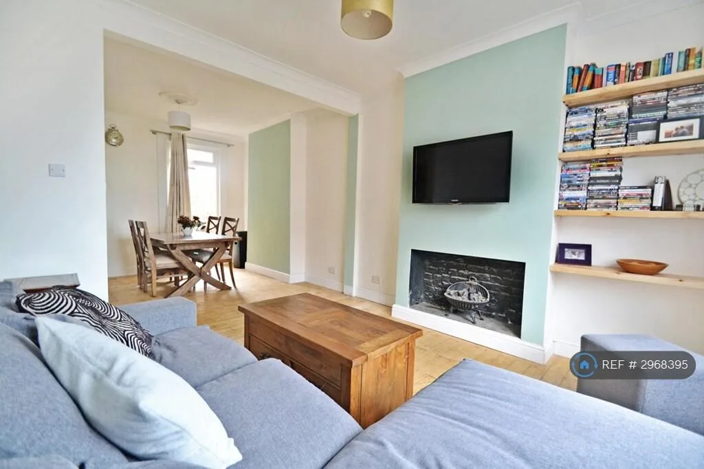 3 bedroom end of terrace house for rent