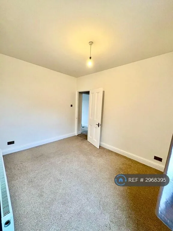 3 bedroom end of terrace house for rent
