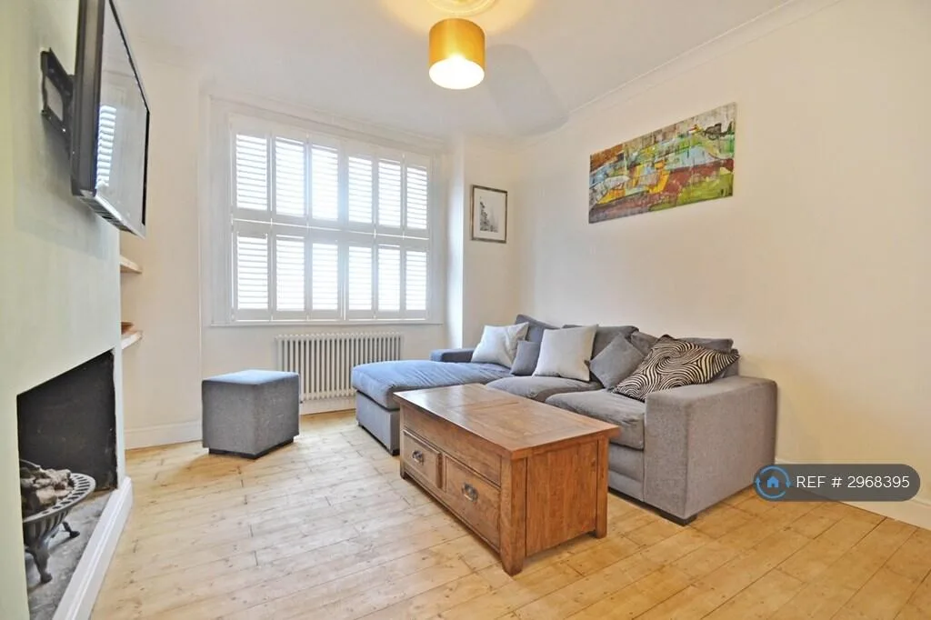 3 bedroom end of terrace house for rent