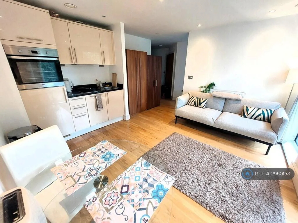 Studio flat for rent