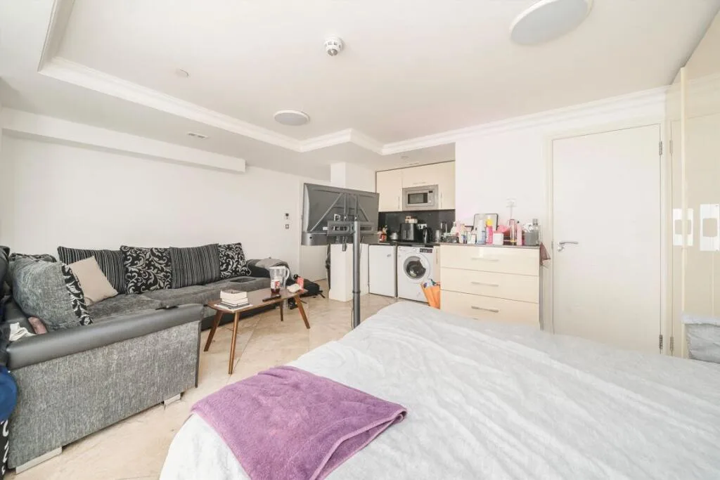 Studio flat for rent
