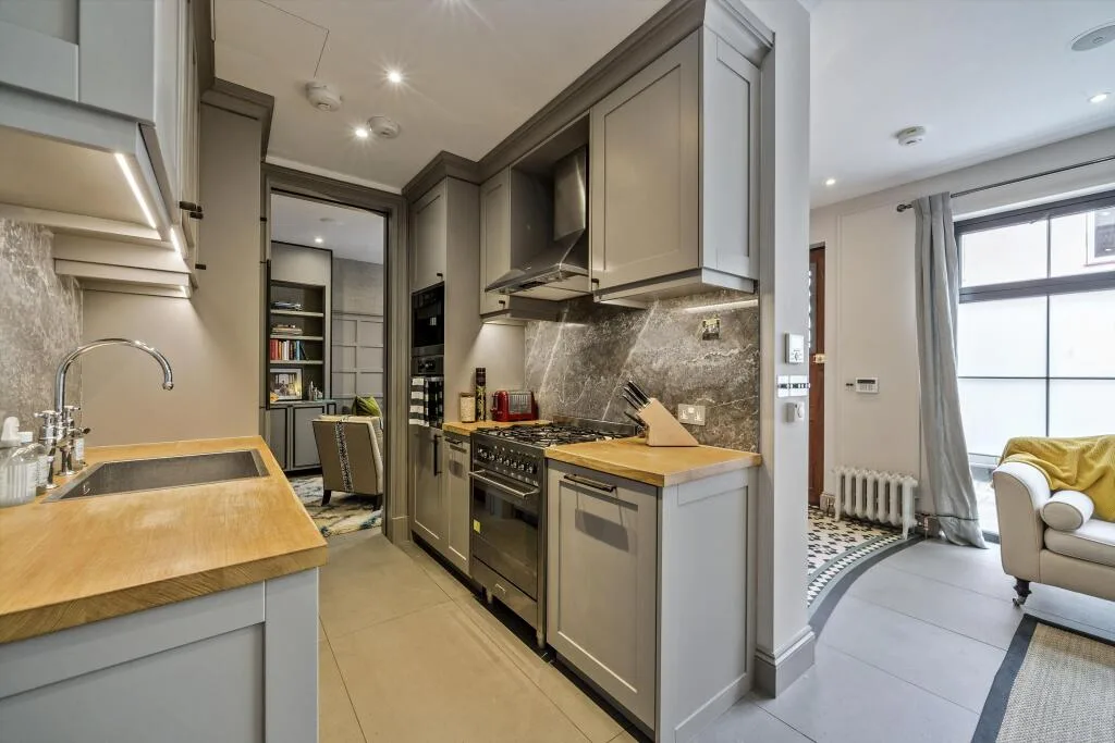 5 bedroom terraced house for rent
