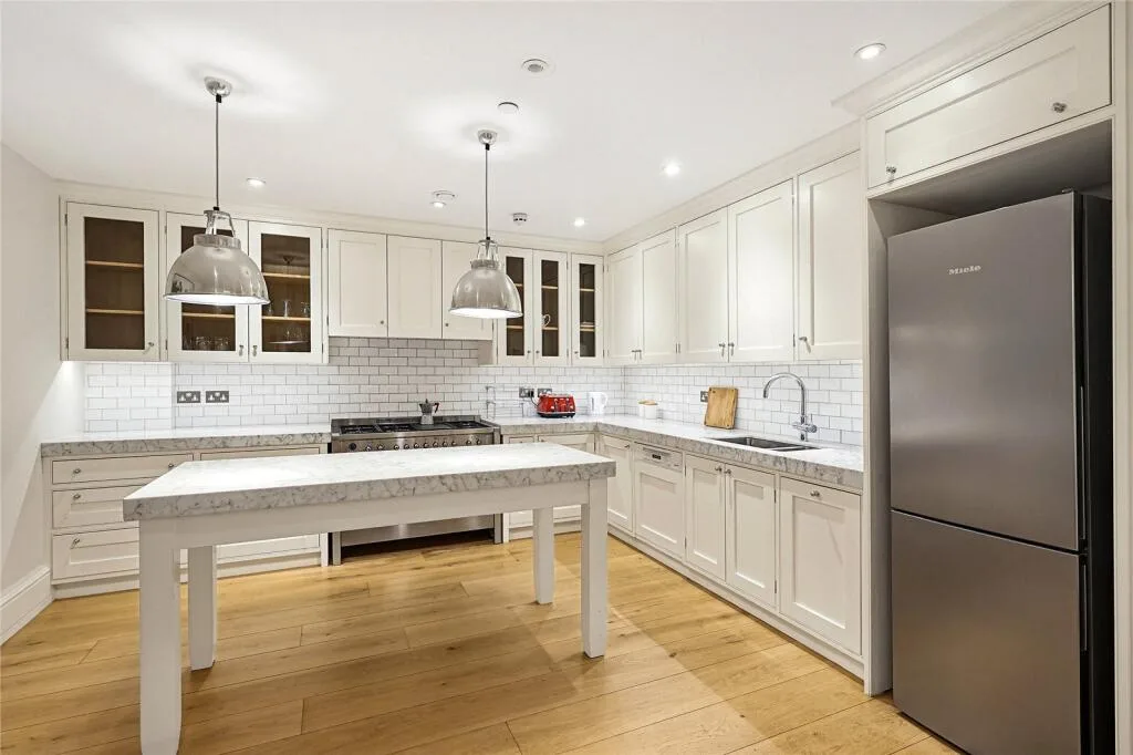 3 bedroom mews property for rent