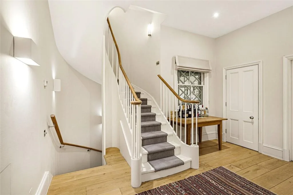 3 bedroom mews property for rent