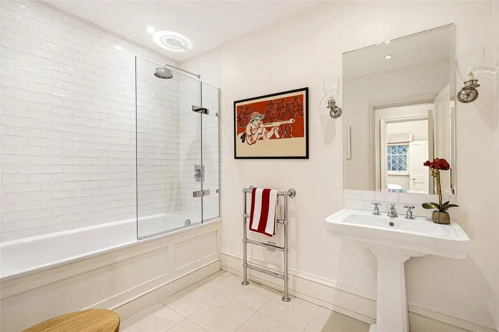 3 bedroom mews property for rent