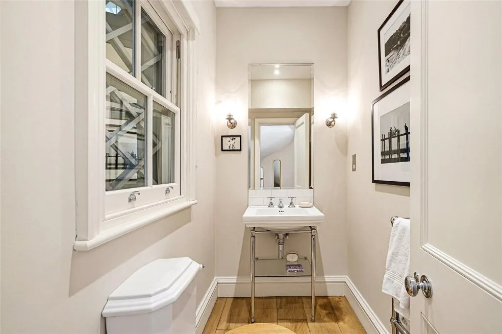 3 bedroom mews property for rent