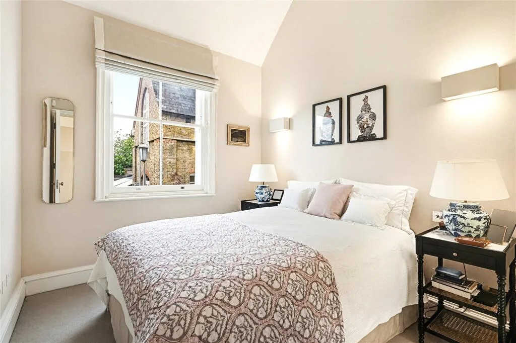 3 bedroom mews property for rent