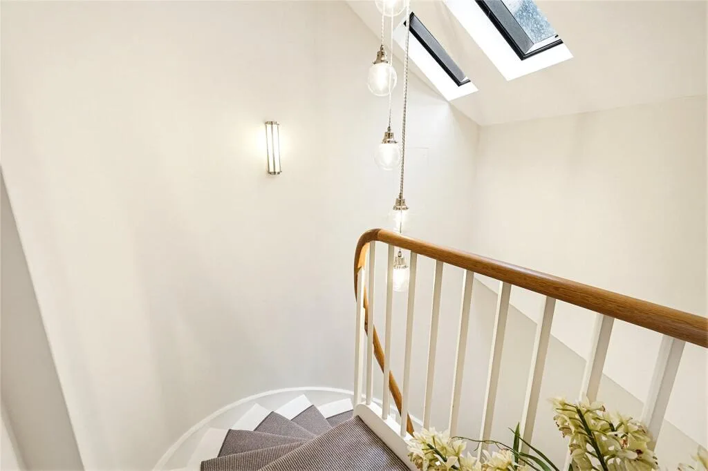 3 bedroom mews property for rent