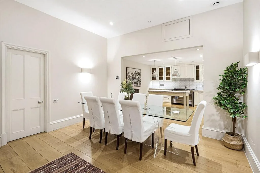 3 bedroom mews property for rent