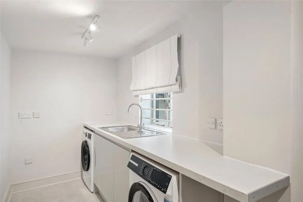 6 bedroom house for rent