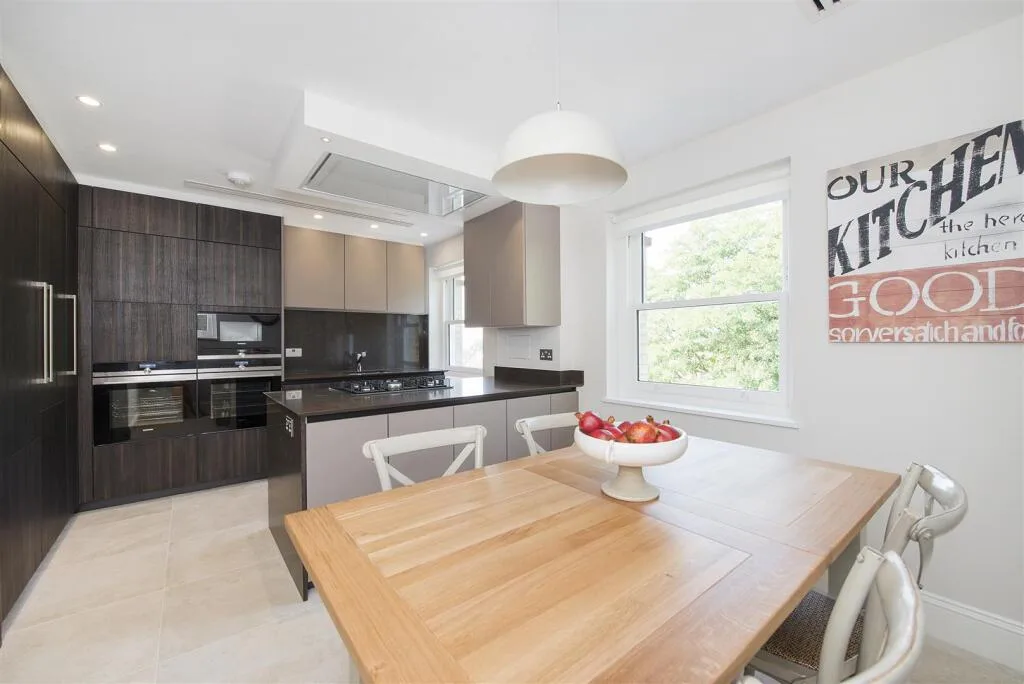 4 bedroom flat for rent