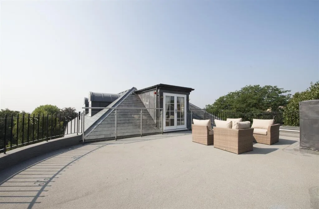 4 bedroom flat for rent