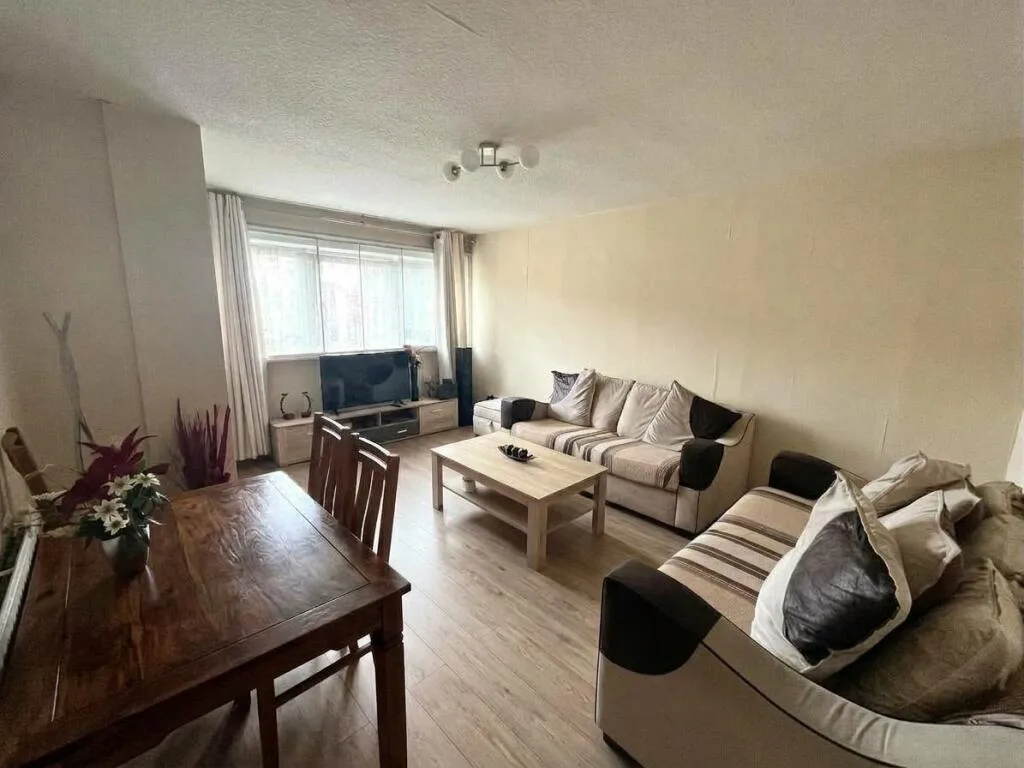 2 bedroom ground floor flat for rent