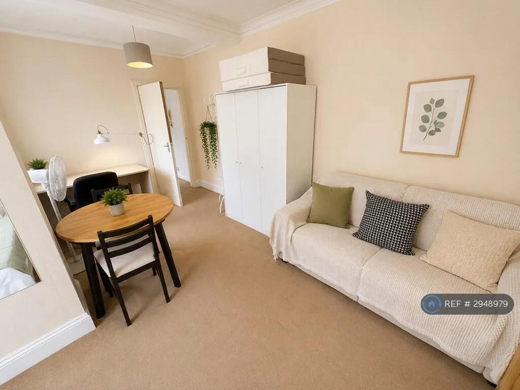 Studio flat for rent