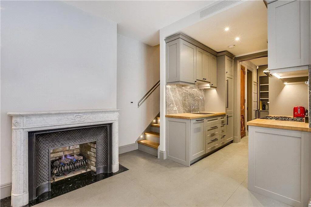 5 bedroom terraced house for rent