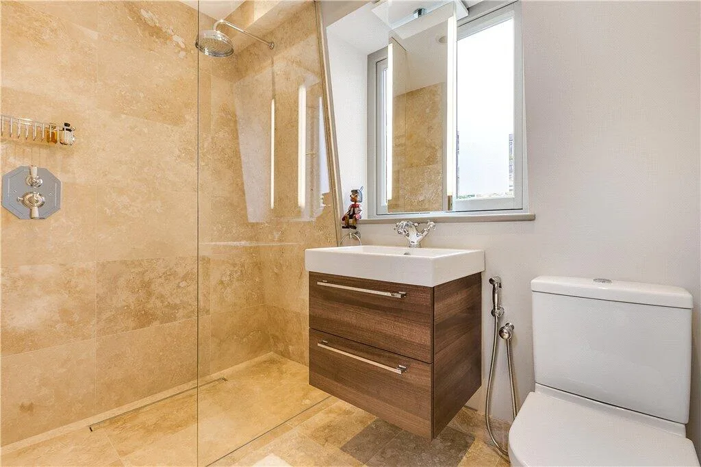 5 bedroom terraced house for rent