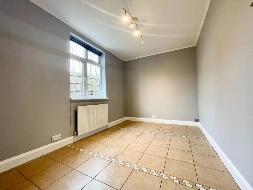 2 bedroom maisonette for rent