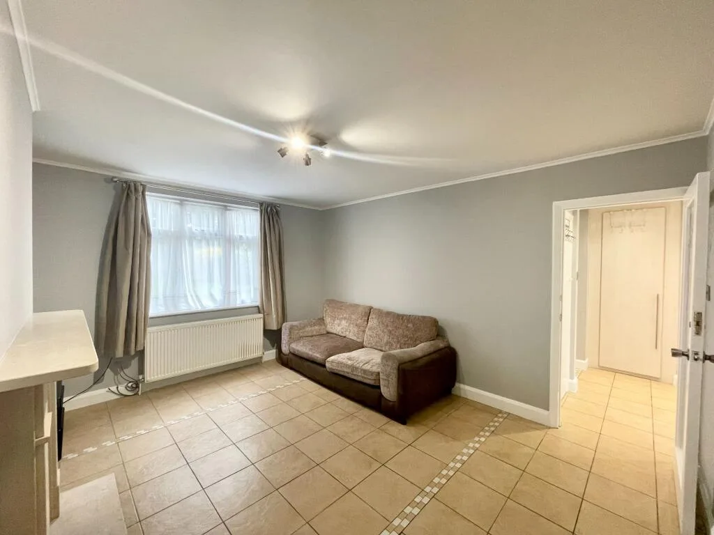 2 bedroom maisonette for rent