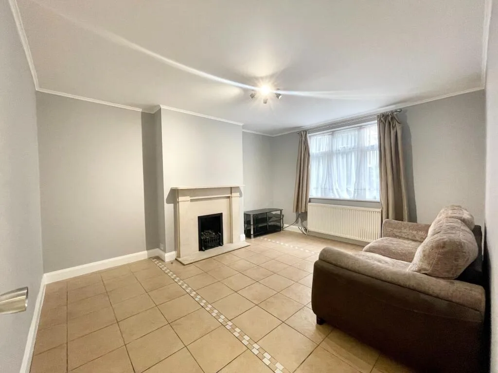 2 bedroom maisonette for rent
