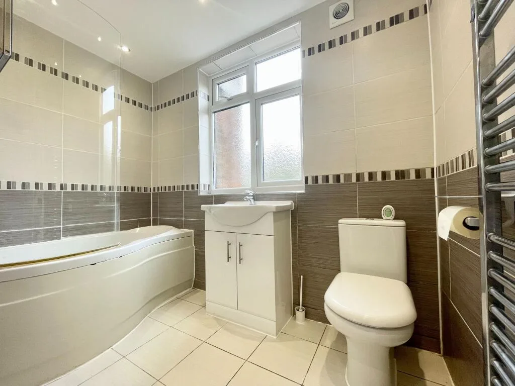 2 bedroom maisonette for rent