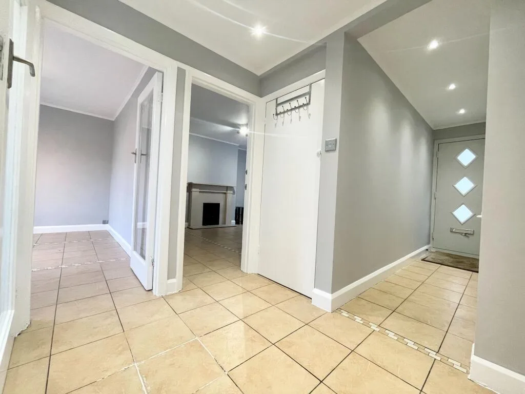 2 bedroom maisonette for rent