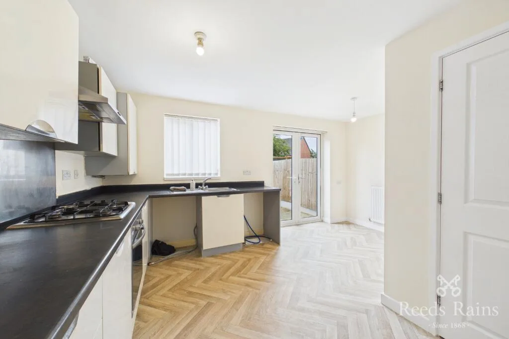 3 bedroom semi-detached house for rent