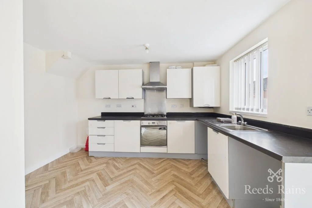 3 bedroom semi-detached house for rent