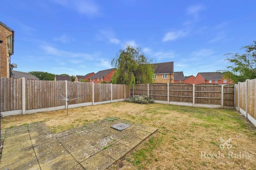 3 bedroom semi-detached house for rent