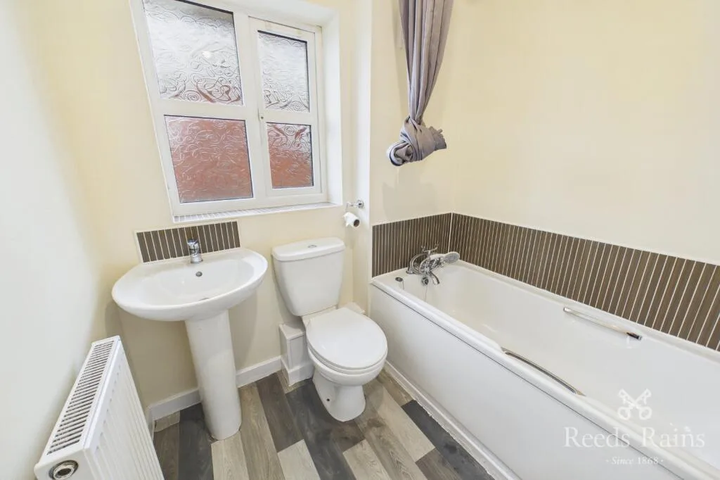 3 bedroom semi-detached house for rent