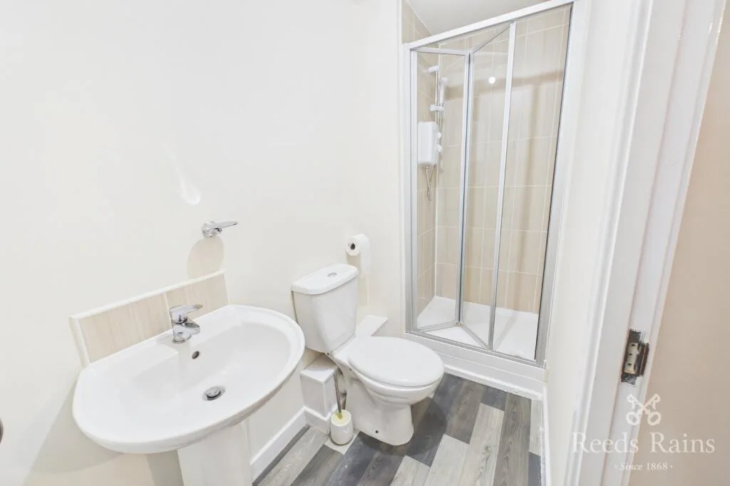 3 bedroom semi-detached house for rent