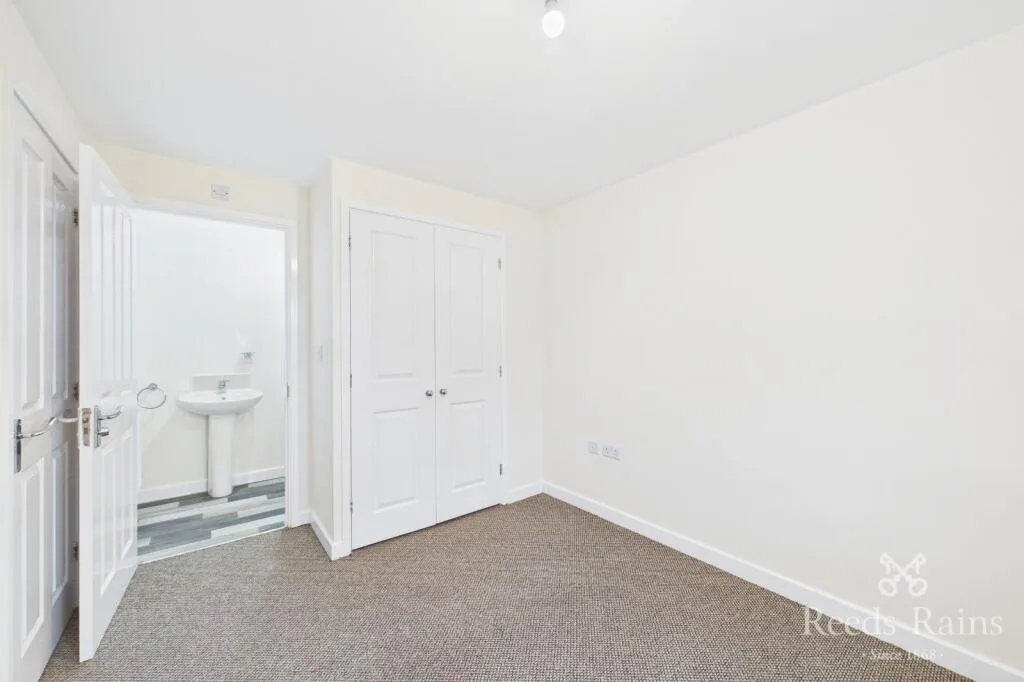 3 bedroom semi-detached house for rent