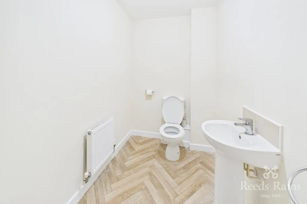 3 bedroom semi-detached house for rent