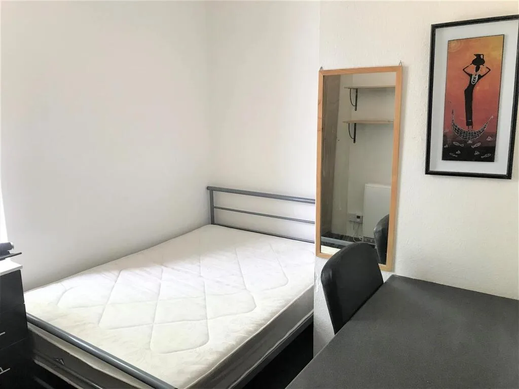 5 bedroom flat for rent