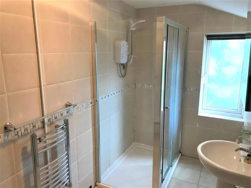 5 bedroom flat for rent