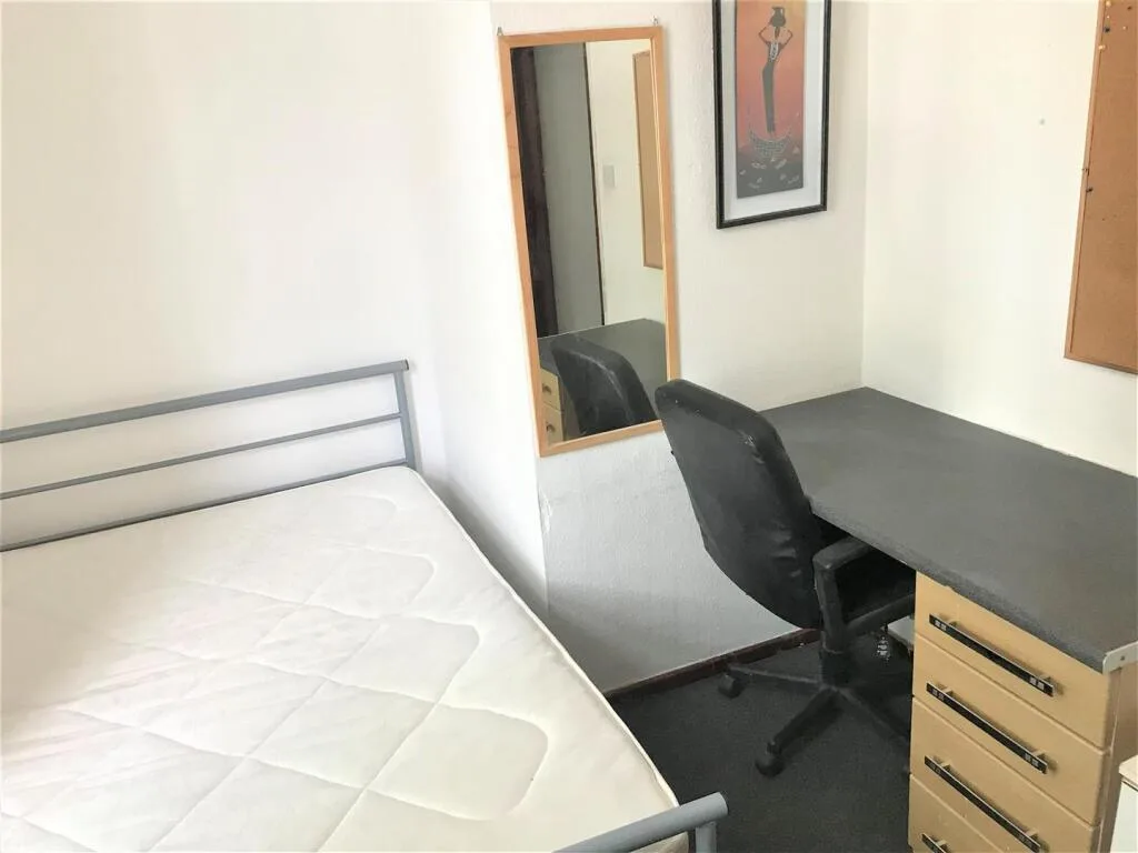 5 bedroom flat for rent